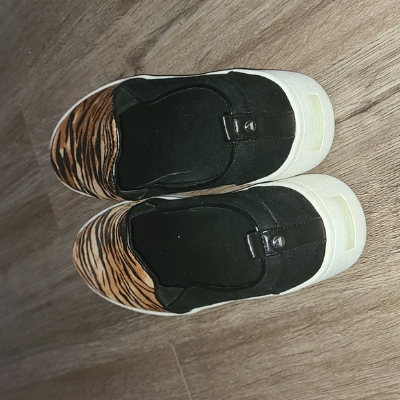 ALDO Tiger Print Slip On Platform Shoes - Picture 3 of 4